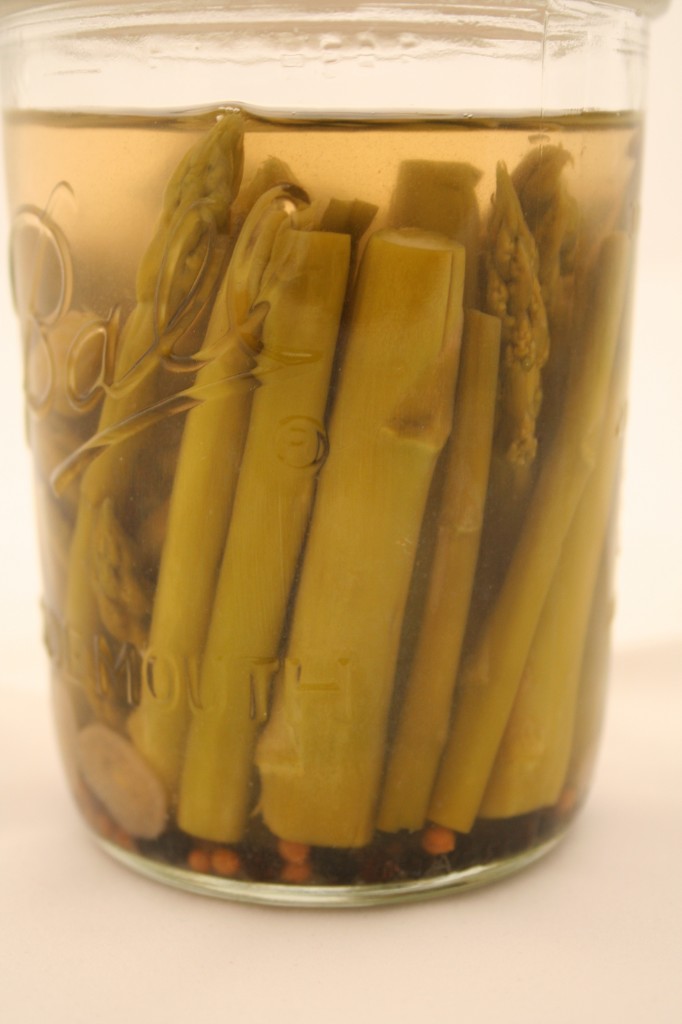 Lacto-fermented 'pickled' asparagus