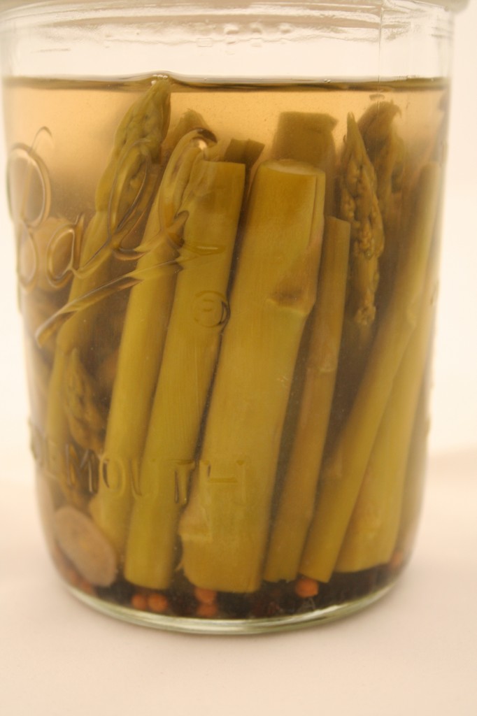 Lacto-fermented 'pickled' asparagus Lacto-fermented 'pickled' asparagus